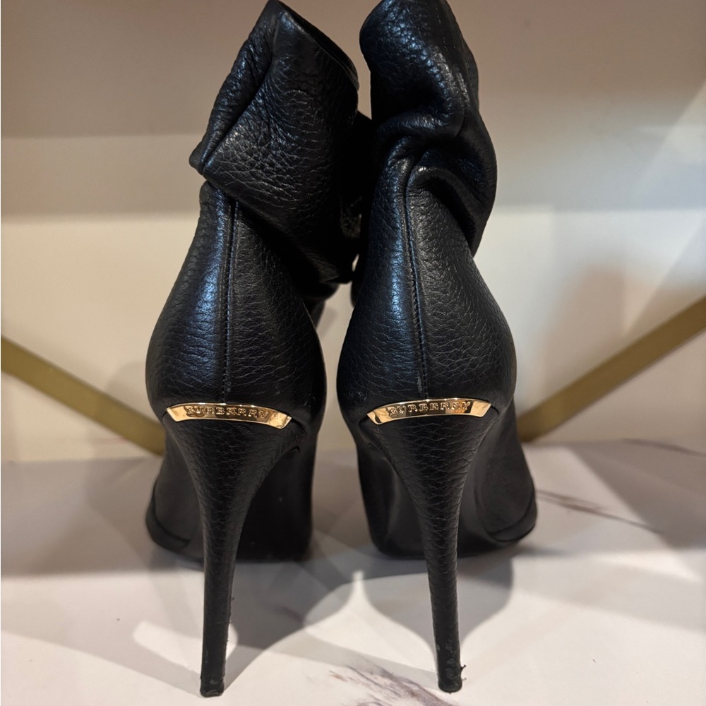 Elegant Black Burberry Leather Women's Heels
